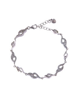 <p>Pulsera de plata tallada y entrelazada con adornos decorados con circonitas blancas. </p>
<p>Plata de primera ley, 925 MM.</p