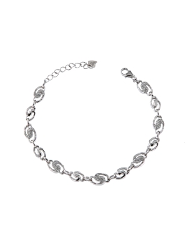 <p>Pulsera de plata entrelazada con con adornos y decorada con circonitas blancas. </p>
<p>Plata de primera ley, 925 MM.</p>
<p>