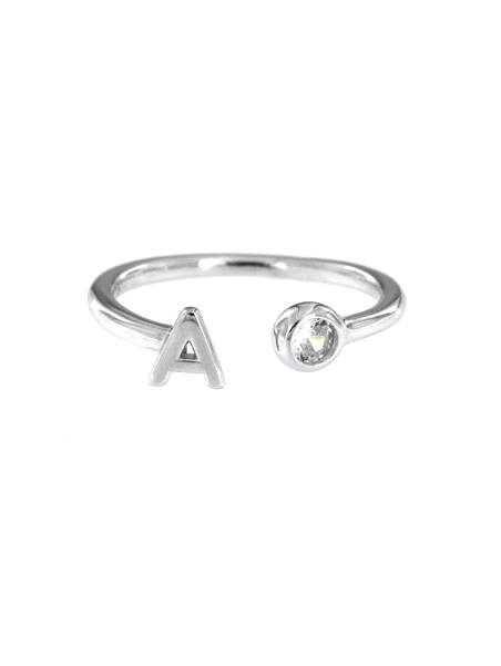 <p>Anillo de plata con apertura, en un lateral la inicial y en el otro lado una circonita blanca plata de primera ley. </p>
<p><