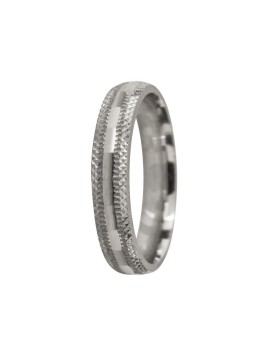 Alianza de plata con detalle central y relieve lateral