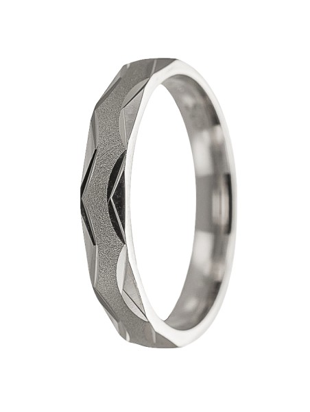 Alianza de plata con tallado triangular y centro mate