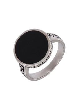 Sello caballero con esmalte negro, en forma redonda con dibujos geometricos. 

Tallas de 14 al 26. 

Plata de Ley 925 MM