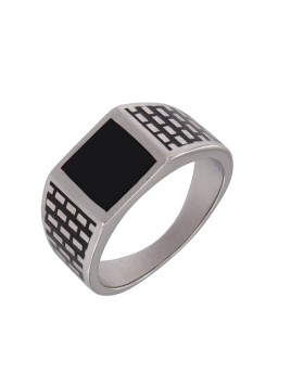 Sello caballero con esmalte negro, en forma cuadrada con dibujos geometricos. 

Tallas de 14 al 26. 

Plata de Ley 925 MM