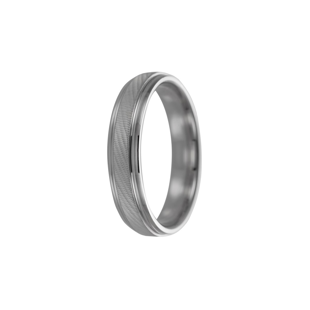 Alianza de plata con diseño lineal y bordes brillantes