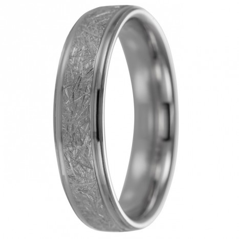 Alianza de plata con diseño de trazos entrelazados