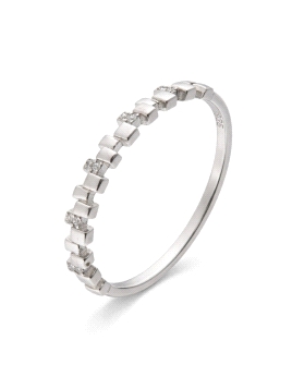 Anillo de plata de ley 925 mm con diseño elegante y moderno, compuesto por una secuencia de formas geométricas que aportan brill