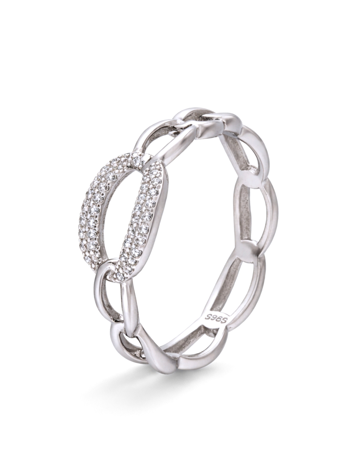 Anillo de plata de ley 925 con diseño de eslabones y detalle central con circonitas. Pieza moderna y ligera, ideal para joyerías