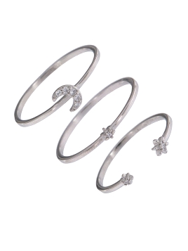 Precioso Anillo Triple Estrella y Luna en Plata de Primera de Ley. <BR><BR>COMPOSICIÓN<BR><BR>Material: Plata de Ley 925<BR>Medi
