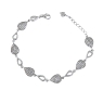 <p>Pulsera de plata entrelazada con adornos en forma de gota y decorada con circonitas blancas. </p>
<p>Plata de primera ley, 92