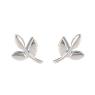 <p>Pendientes hojas lisas de plata de ley.</p>