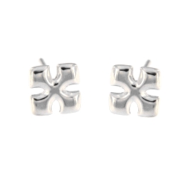 <p>Pendientes lisos de plata de ley.</p>