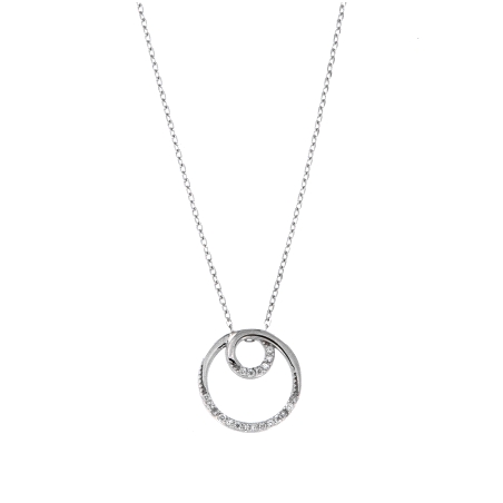 <p>Gargantilla decoradas con un colgante formado por círculos entrelazados en el centro y con un toque de pequeñas piedras de ci