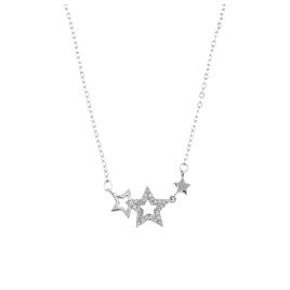 <p>Gargantilla decoradas con estrella de circonitas en color blanco,en plata de primera ley.</p>
<p>Cadena 45 cm. </p>
<p>Plata 
