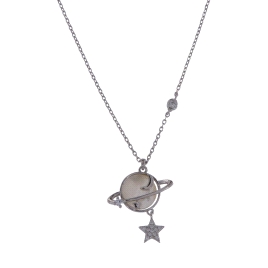 <p>Gargantilla muy finita con un colgantito en forma de un latido y acabo en un corazón pequeñito, en plata de primera ley.</p>
